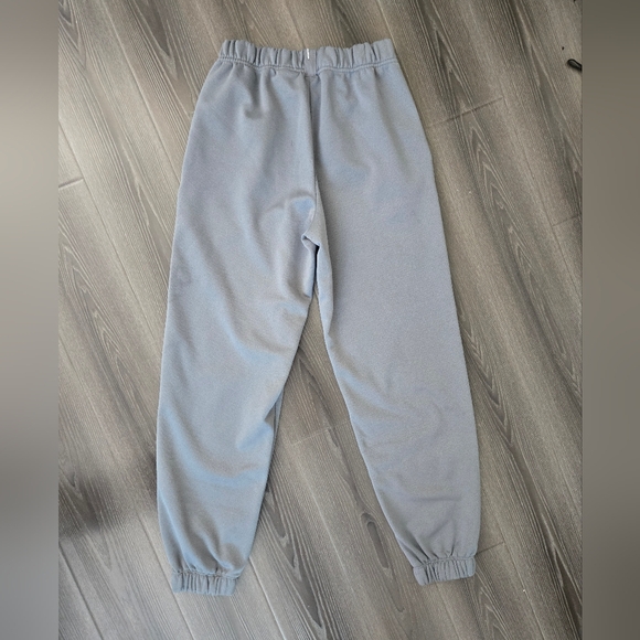 Nike Gray Jogger Sweatpants with Elastic Waistband/Kids - Picture 5 of 8